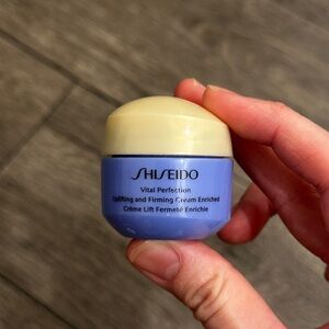 Shiseido Vital Perfection Cream - Cream and Blue